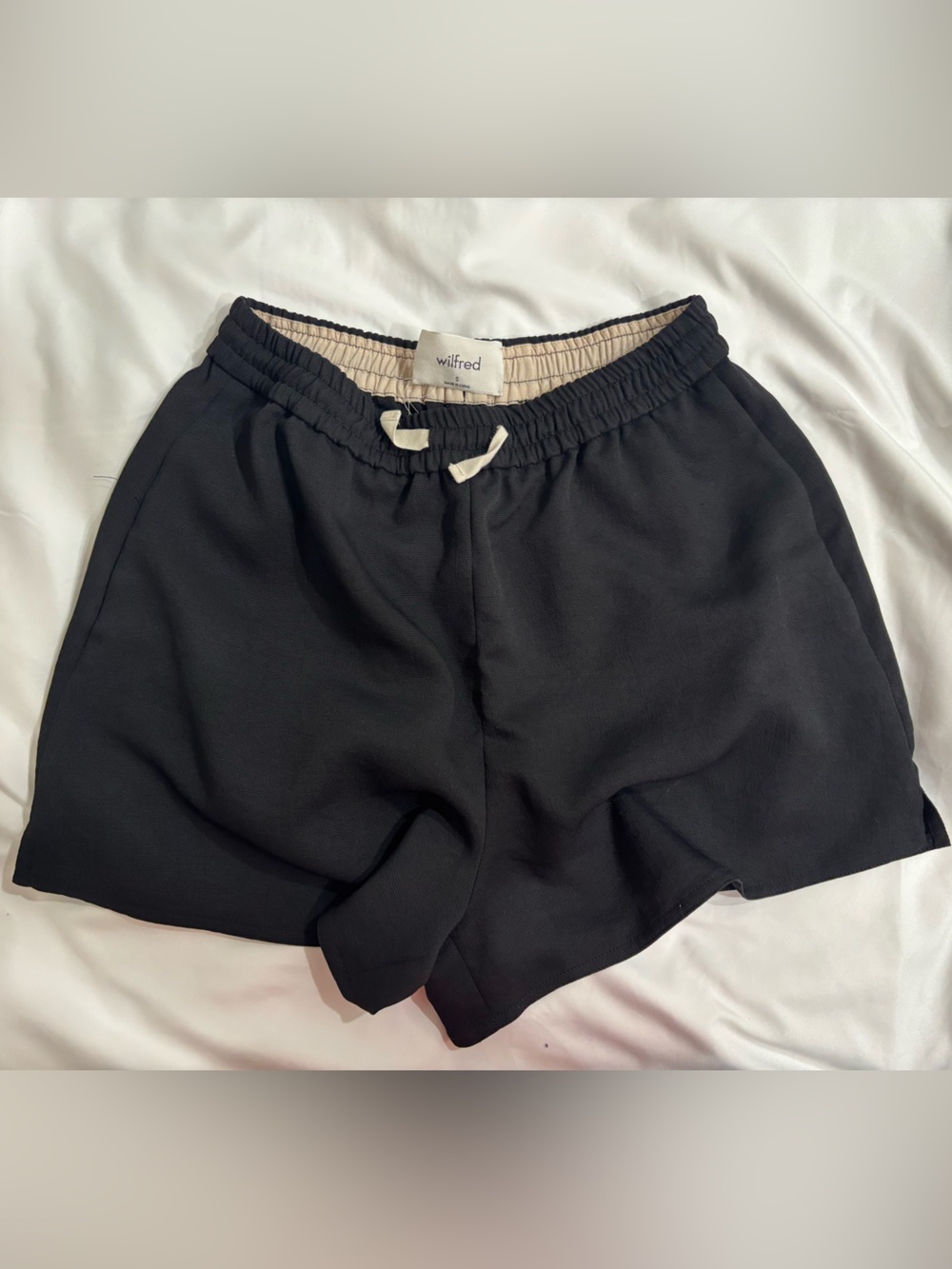 Aritzia Wilfred Black Crepe Pull-On Drawstring Shorts Size Small Article 71239